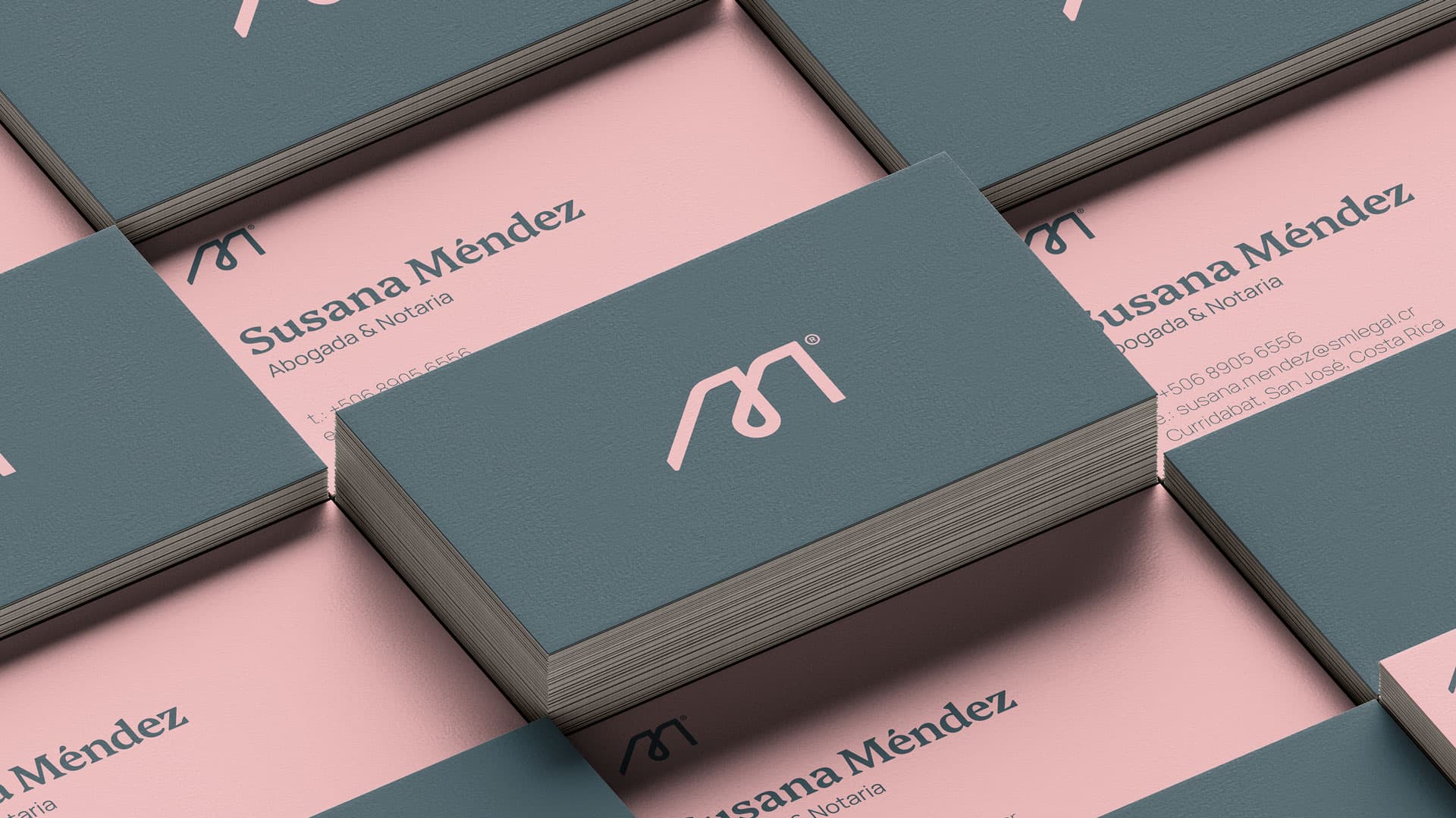 Susana Méndez. Stacked business cards for Susana Méndez, Abogada & Notaria.
