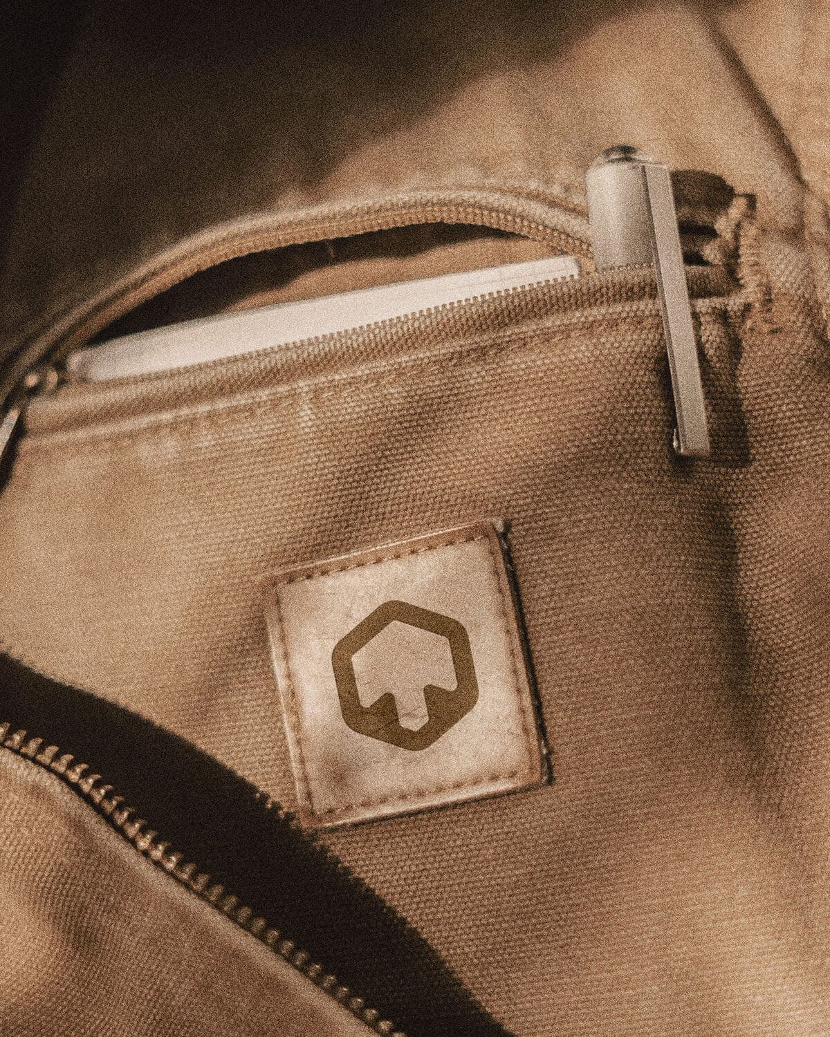 Totoppo. The house mark on a woven canvas tag.
